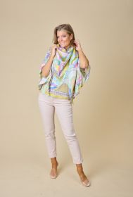 Sjaal met multicolor pastelprint Mucho Gusto