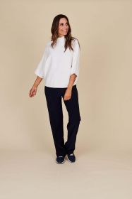 Witte oversized pull met 3/4 mouw en opstaande kraag en fantasie in de stof Joseph Ribkoff