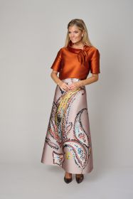 Dit wordt op maat gemaakt in de gewenste kleur, maat of afwerking zoals u het wil