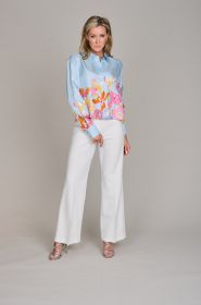 Lichtblauwe gebloemde bloes Herzen'S angelegenheit