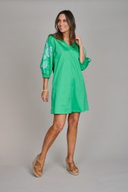 Groen kleed met lichtblauwe bloemen op de mouwen Senso