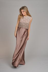 Bruin lang satijnen kleed met tricot top D.Exterior
