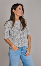 Blauw/ beige gespikkelde pull met gebogen afwerking onderaan D.Exterior