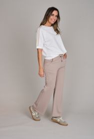 Ecru sweater met beige streep op de mouwen Margittes